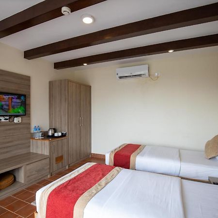 Gateway Himalaya Resort Ghanpokhara Екстер'єр фото